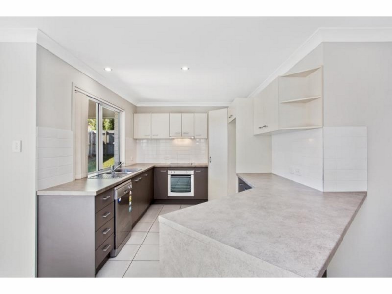 9 Hedgerose Way, Parkhurst QLD 4702